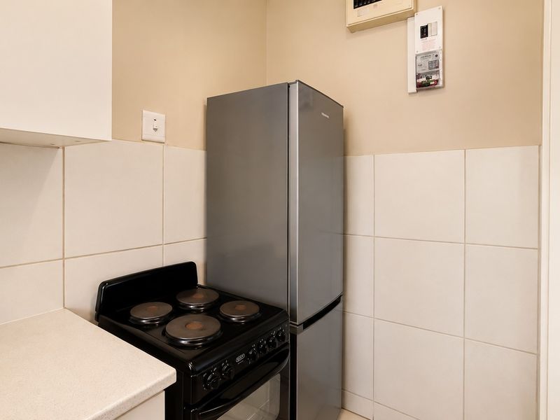 Quaint Bachelor Apartment with Garage in Bulwer For Sale - Photo 10