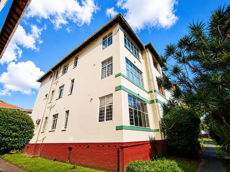 Quaint Bachelor Apartment with Garage in Bulwer For Sale - Photo 2