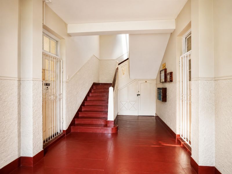 Quaint Bachelor Apartment with Garage in Bulwer For Sale - Photo 4
