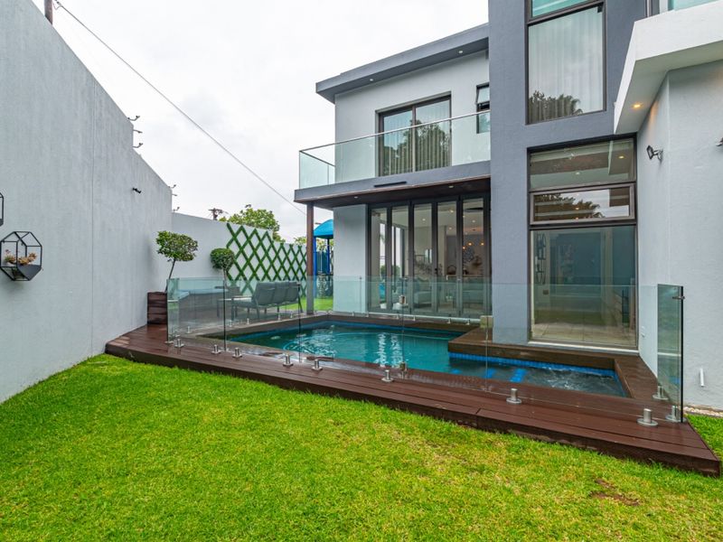 Architectural Excellence | Bespoke Living in the heart of Luxurious Sandown - Photo 2