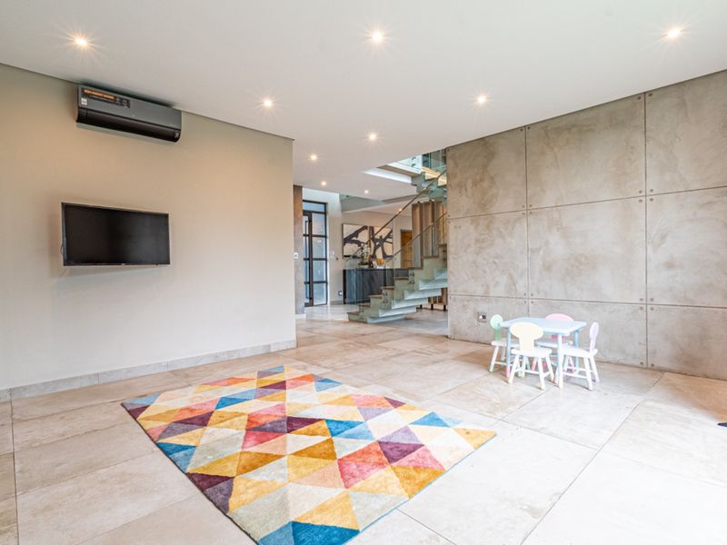 Architectural Excellence | Bespoke Living in the heart of Luxurious Sandown - Photo 8