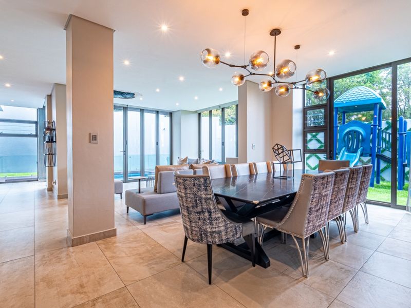Architectural Excellence | Bespoke Living in the heart of Luxurious Sandown - Photo 3