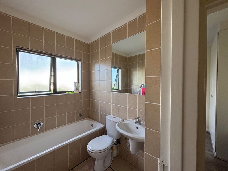 Apartment For Sale in Royal Ascot, Milnerton - Photo 9