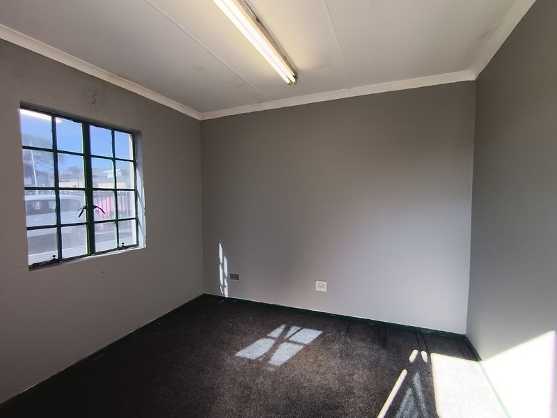 Warehouse To Rent in Durban North, KwaZulu Natal - Photo 2