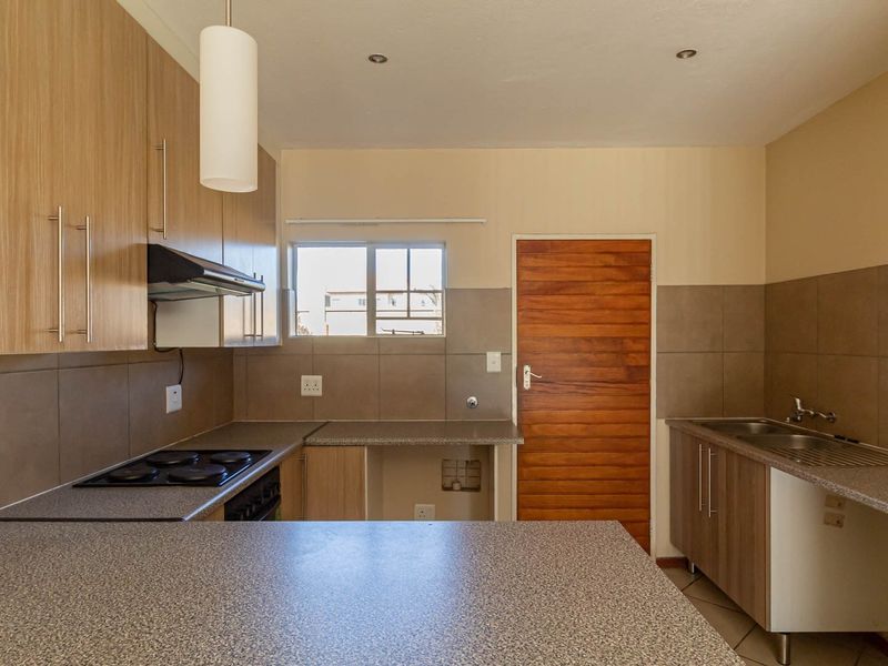 Modern Stylish Secure Investment Apartment - Solar Geyser, Fibre ready, Low levies - Photo 7