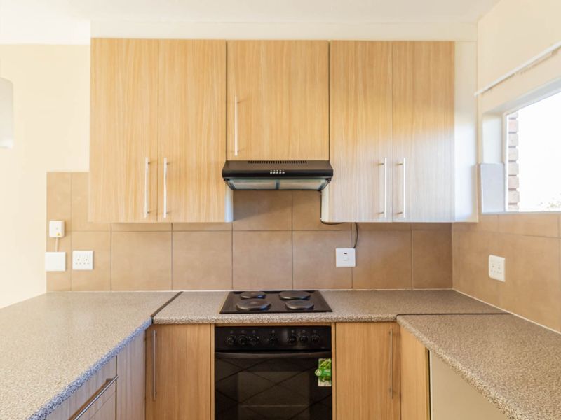 Modern Stylish Secure Investment Apartment - Solar Geyser, Fibre ready, Low levies - Photo 6