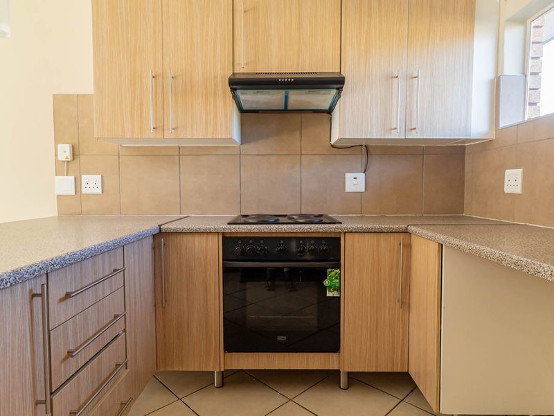 Modern Stylish Secure Investment Apartment - Solar Geyser, Fibre ready, Low levies - Photo 5