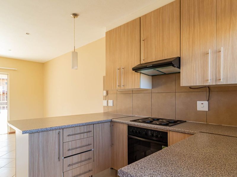 Modern Stylish Secure Investment Apartment - Solar Geyser, Fibre ready, Low levies - Photo 4