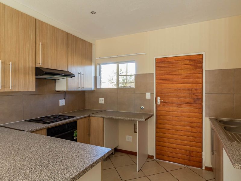 Modern Stylish Secure Investment Apartment - Solar Geyser, Fibre ready, Low levies - Photo 3