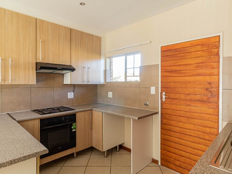 Modern Stylish Secure Investment Apartment - Solar Geyser, Fibre ready, Low levies - Photo 2