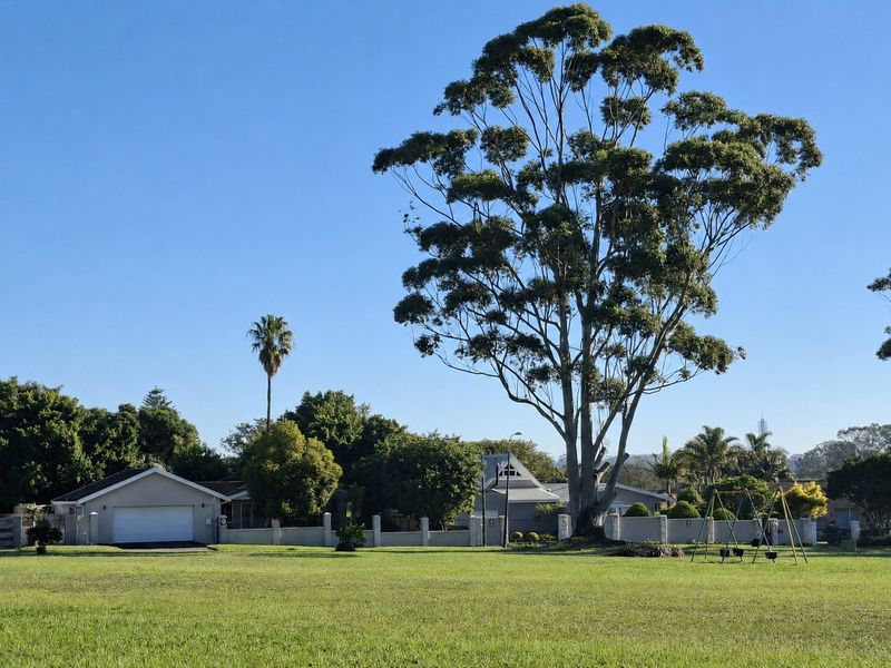 SOLE MANDATE / Spacious Four-Bedroom Family Home in Ever-Popular Lorraine - Photo 1