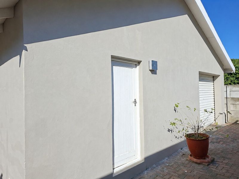 SOLE MANDATE / Spacious Four-Bedroom Family Home in Ever-Popular Lorraine - Photo 10
