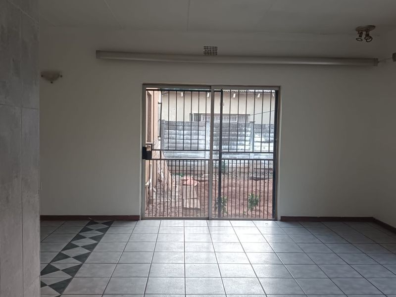 3 bedroom House To Rent in Silverton, Pretoria - Photo 6