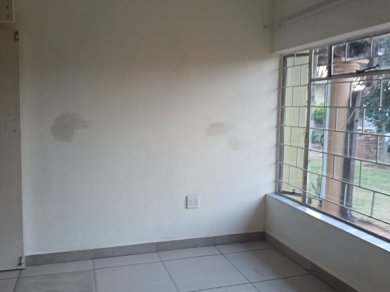 3 bedroom House To Rent in Silverton, Pretoria - Photo 2