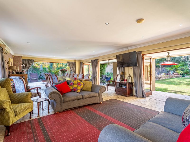A Home That Entertains Beautifully. A Sanctuary That Feels Effortlessly Yours - Photo 10
