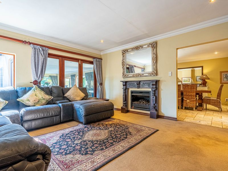 A Home That Entertains Beautifully. A Sanctuary That Feels Effortlessly Yours - Photo 8
