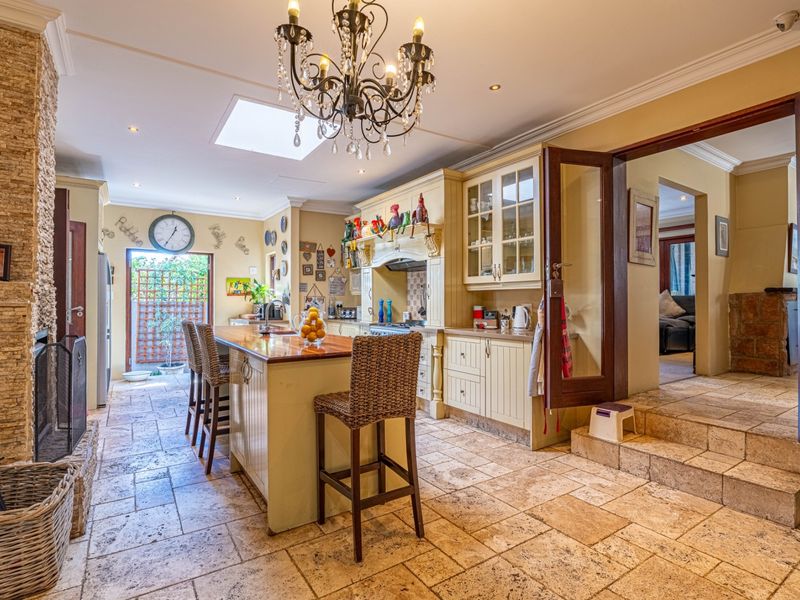 A Home That Entertains Beautifully. A Sanctuary That Feels Effortlessly Yours - Photo 3