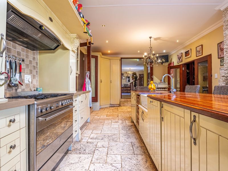 A Home That Entertains Beautifully. A Sanctuary That Feels Effortlessly Yours - Photo 5