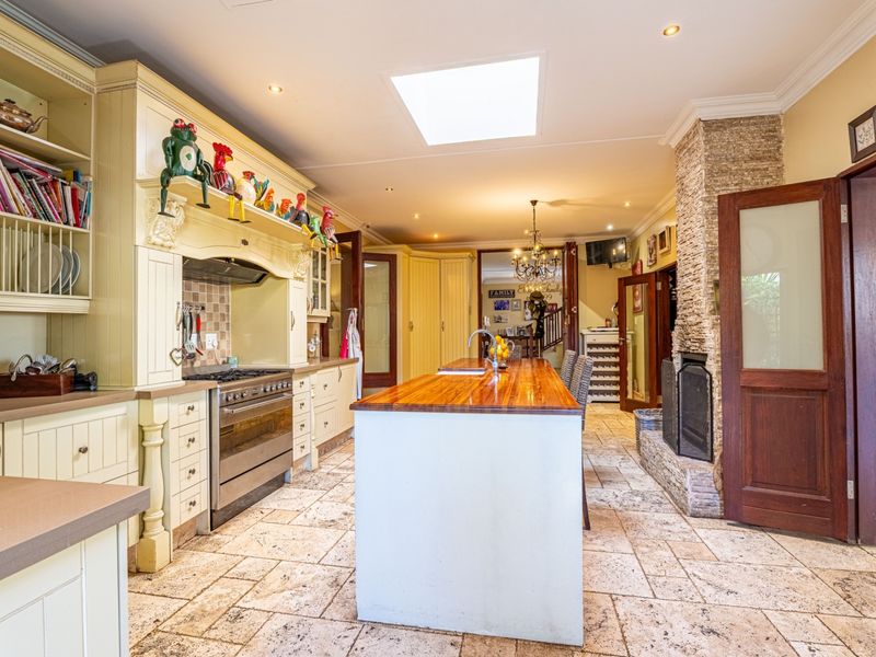 A Home That Entertains Beautifully. A Sanctuary That Feels Effortlessly Yours - Photo 4