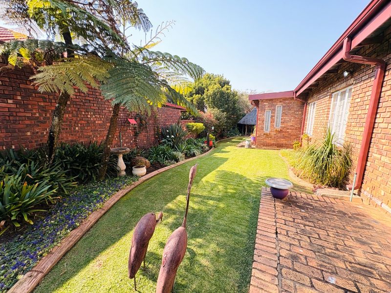 3 Bedroom Duet For Sale in Garsfontein - Photo 1