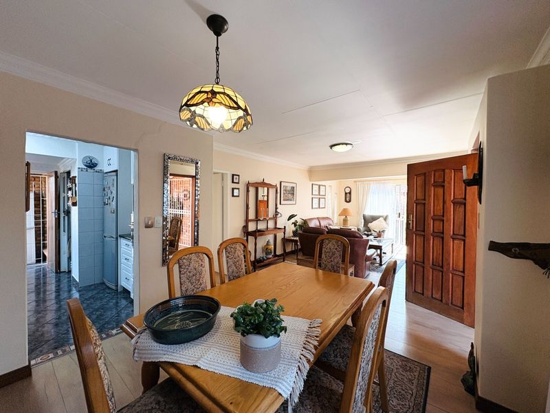 3 Bedroom Duet For Sale in Garsfontein - Photo 7