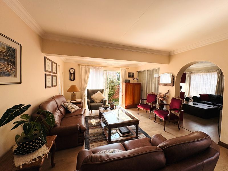 3 Bedroom Duet For Sale in Garsfontein - Photo 3