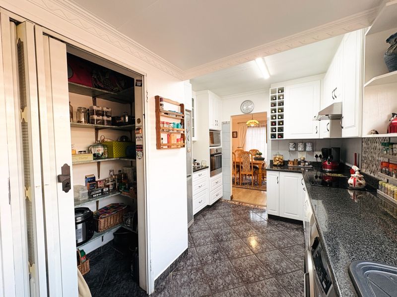 3 Bedroom Duet For Sale in Garsfontein - Photo 10