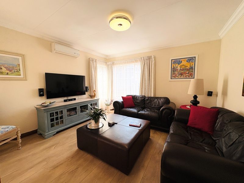 3 Bedroom Duet For Sale in Garsfontein - Photo 5