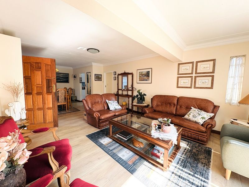 3 Bedroom Duet For Sale in Garsfontein - Photo 2
