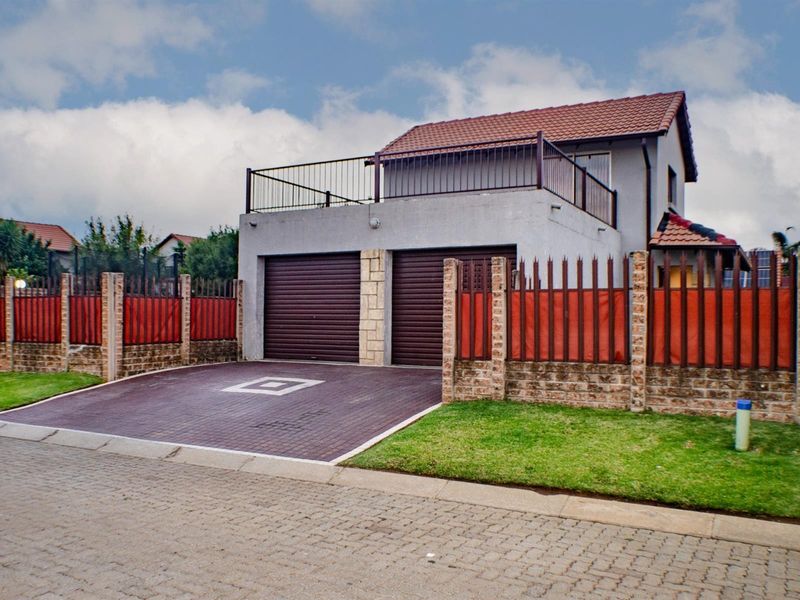 Lovely 3 Bedroom Duplex Cluster In Secure Complex - Photo 2
