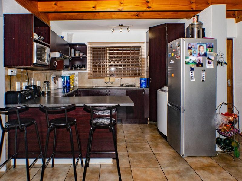 Lovely 3 Bedroom Duplex Cluster In Secure Complex - Photo 6