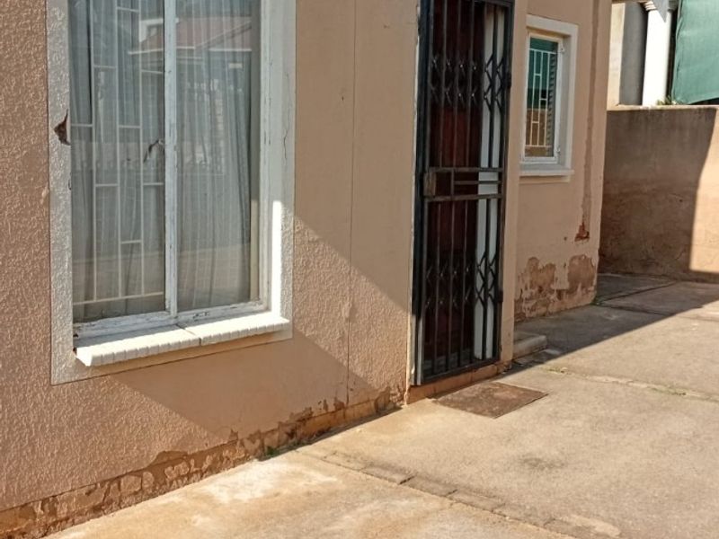 3 bedroom House For Sale in Mahube , Gemvalley ,Pretoria - Photo 2