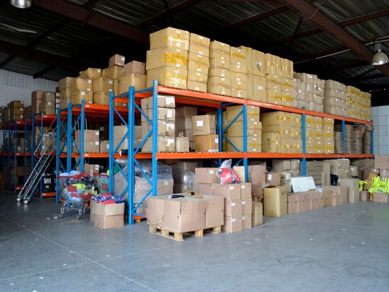 UNIT IN SECURE SOUGHT AFTER LIGHT INDUSTRIAL PARK 489 SQM  IN CENTRALLY LOCATION. - Photo 3