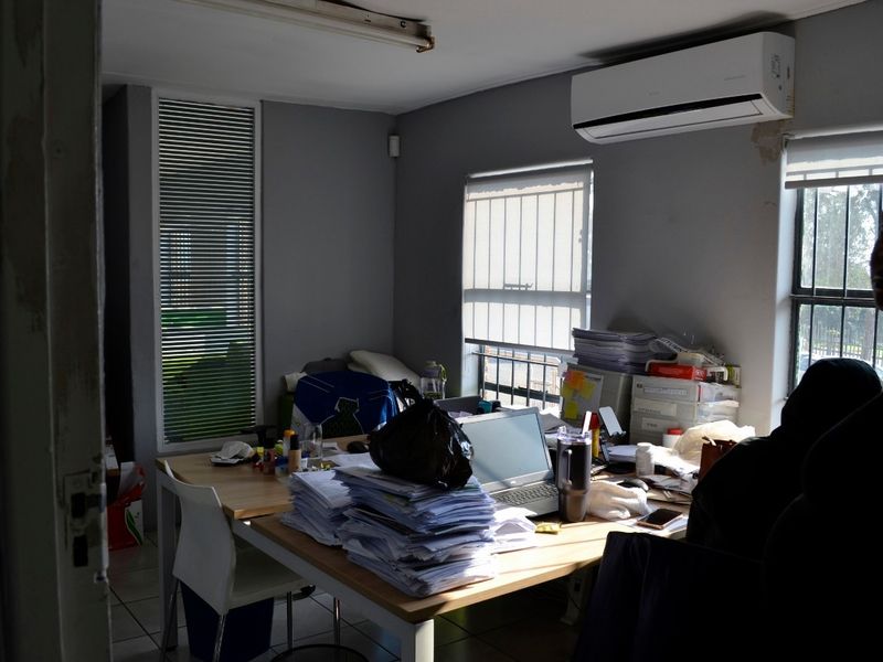 UNIT IN SECURE SOUGHT AFTER LIGHT INDUSTRIAL PARK 489 SQM  IN CENTRALLY LOCATION. - Photo 5