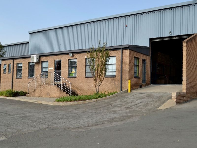 UNIT IN SECURE SOUGHT AFTER LIGHT INDUSTRIAL PARK 489 SQM  IN CENTRALLY LOCATION. - Photo 8