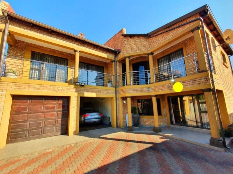 Extraordinary modern family house - Photo 1