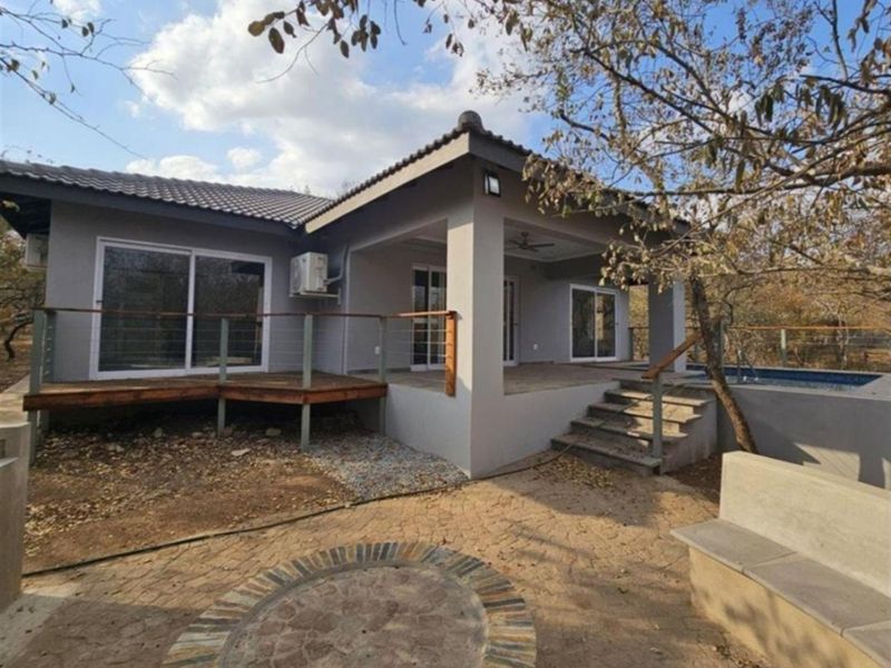 Spacious Living: 3-Bed, 2-Bath, Luxury Home in Bushveld.For Sale! - Photo 1