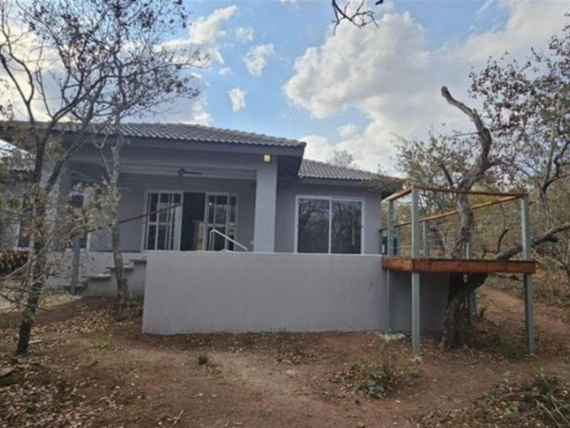 Spacious Living: 3-Bed, 2-Bath, Luxury Home in Bushveld.For Sale! - Photo 2