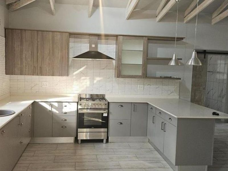 Spacious Living: 3-Bed, 2-Bath, Luxury Home in Bushveld.For Sale! - Photo 4