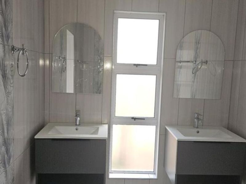 Spacious Living: 3-Bed, 2-Bath, Luxury Home in Bushveld.For Sale! - Photo 10