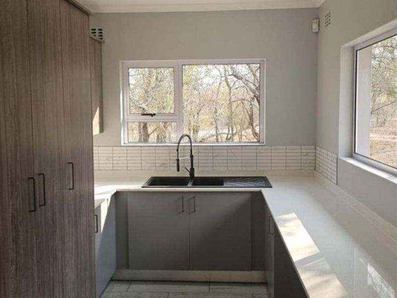 Spacious Living: 3-Bed, 2-Bath, Luxury Home in Bushveld.For Sale! - Photo 6