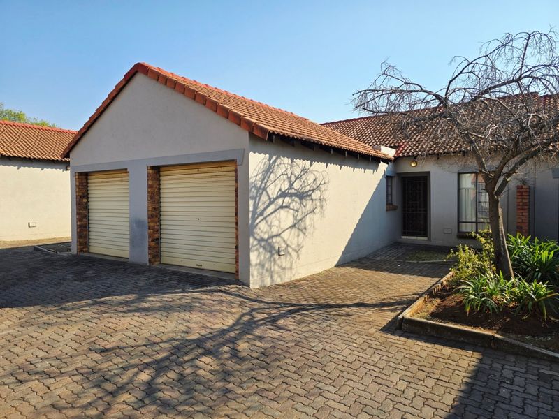 Townhouse For Sale in Monavoni, Centurion - Photo 1