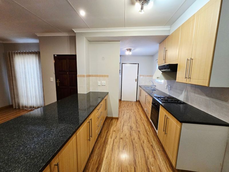 Townhouse For Sale in Monavoni, Centurion - Photo 3