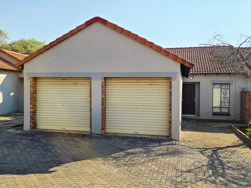Townhouse For Sale in Monavoni, Centurion - Photo 2