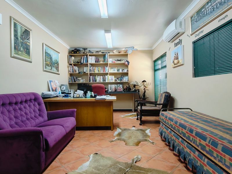 Spacious family residence in Hartenboss - Photo 5