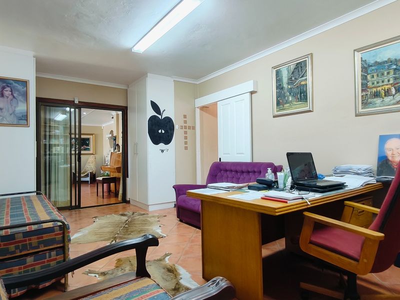 Spacious family residence in Hartenboss - Photo 6
