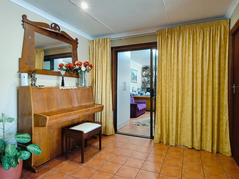 Spacious family residence in Hartenboss - Photo 4