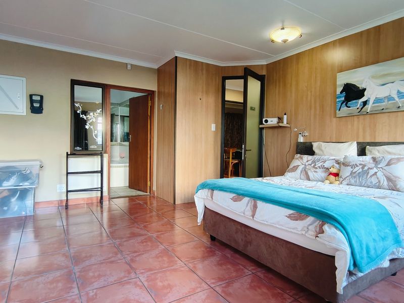 Spacious family residence in Hartenboss - Photo 8