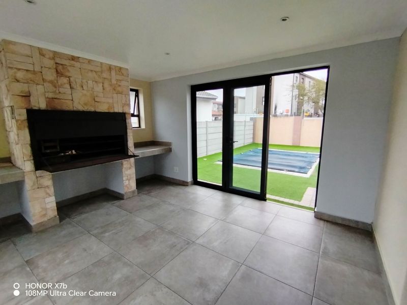 House To Rent in Parklands, Blouberg - Photo 8