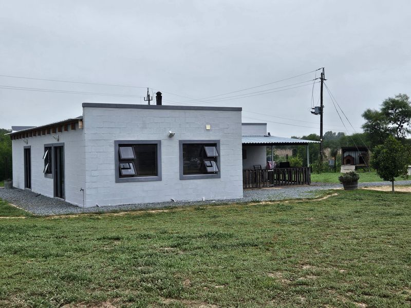Neat and Luxurious Smallholding in Kalbaskraal with Income Potential - Photo 1